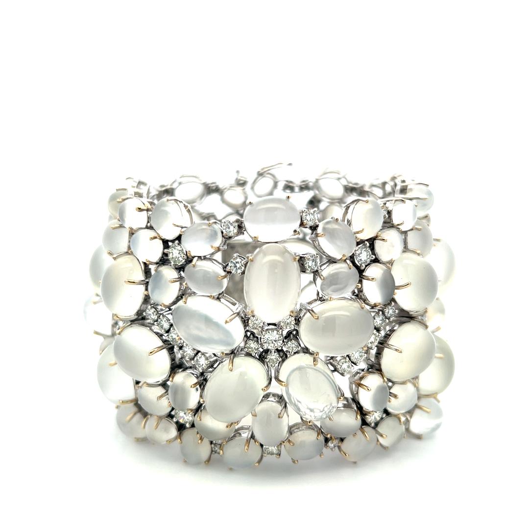 18K White Gold Link Bracelet with 10ct Round G VS Diamonds & Moonstone Gems