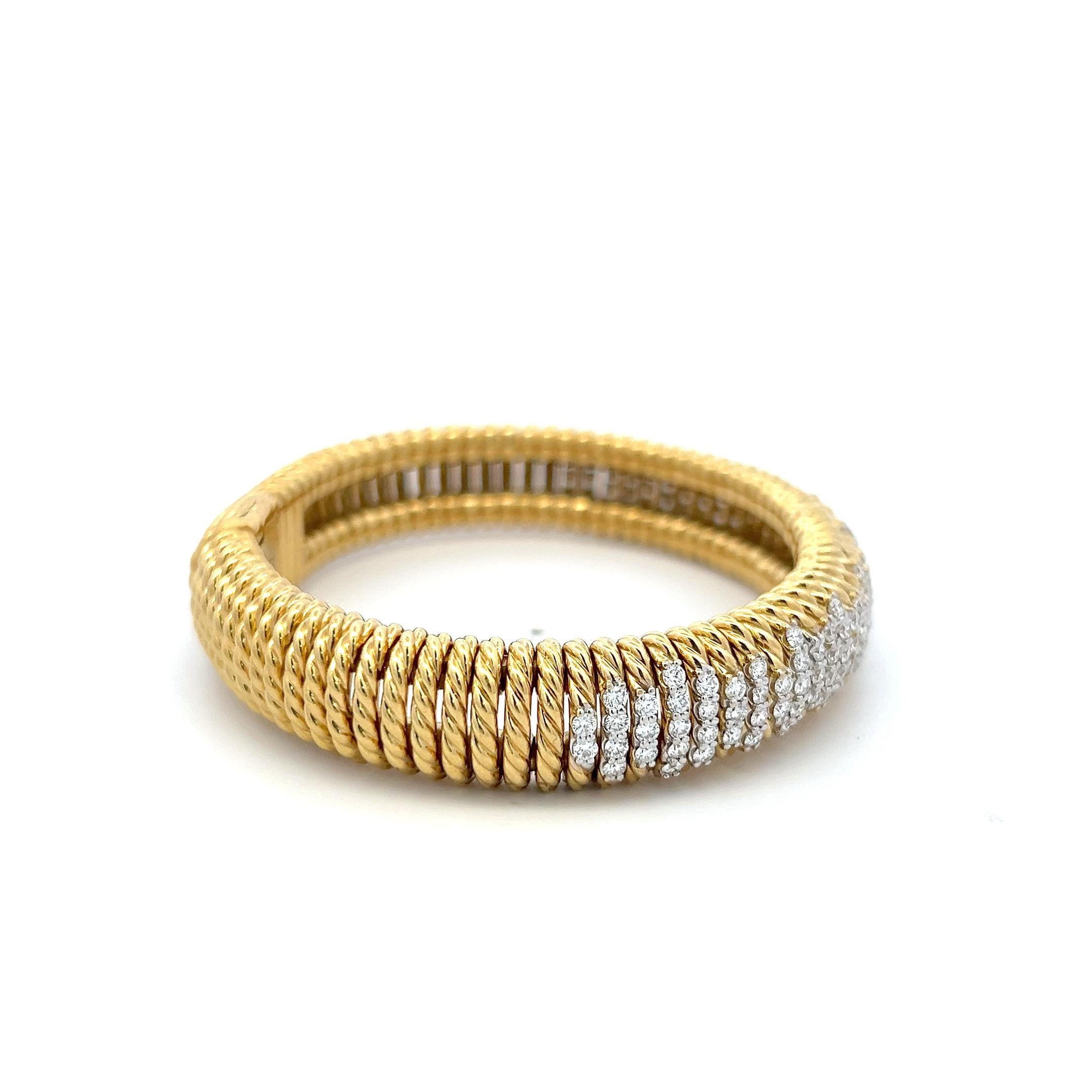 David Yurman 18K Yellow Gold Bangle Bracelet with 4.2ct Round G VS Diamonds