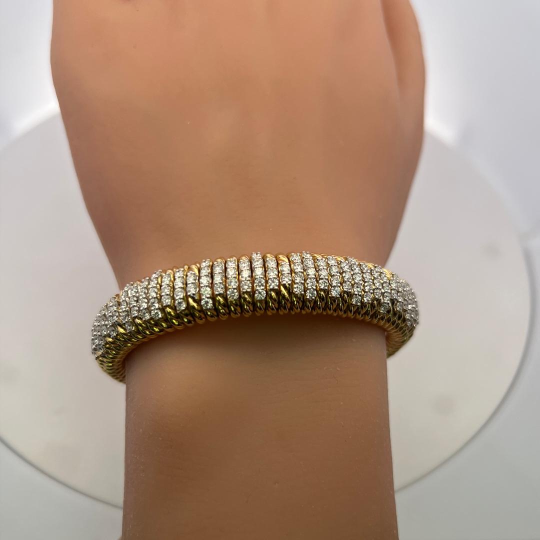 David Yurman 18K Yellow Gold Bangle Bracelet with 4.2ct Round G VS Diamonds