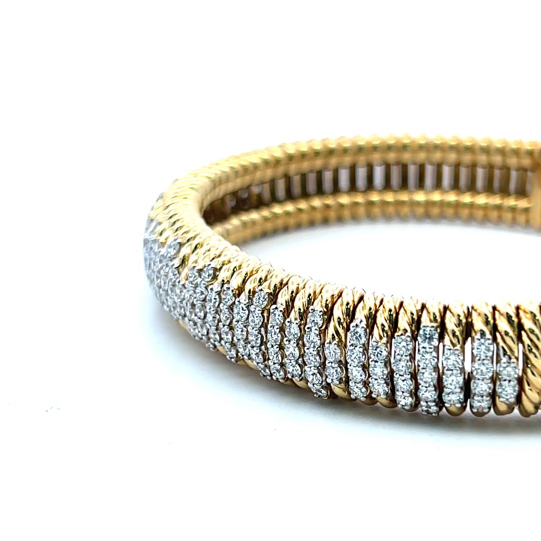 David Yurman 18K Yellow Gold Bangle Bracelet with 4.2ct Round G VS Diamonds