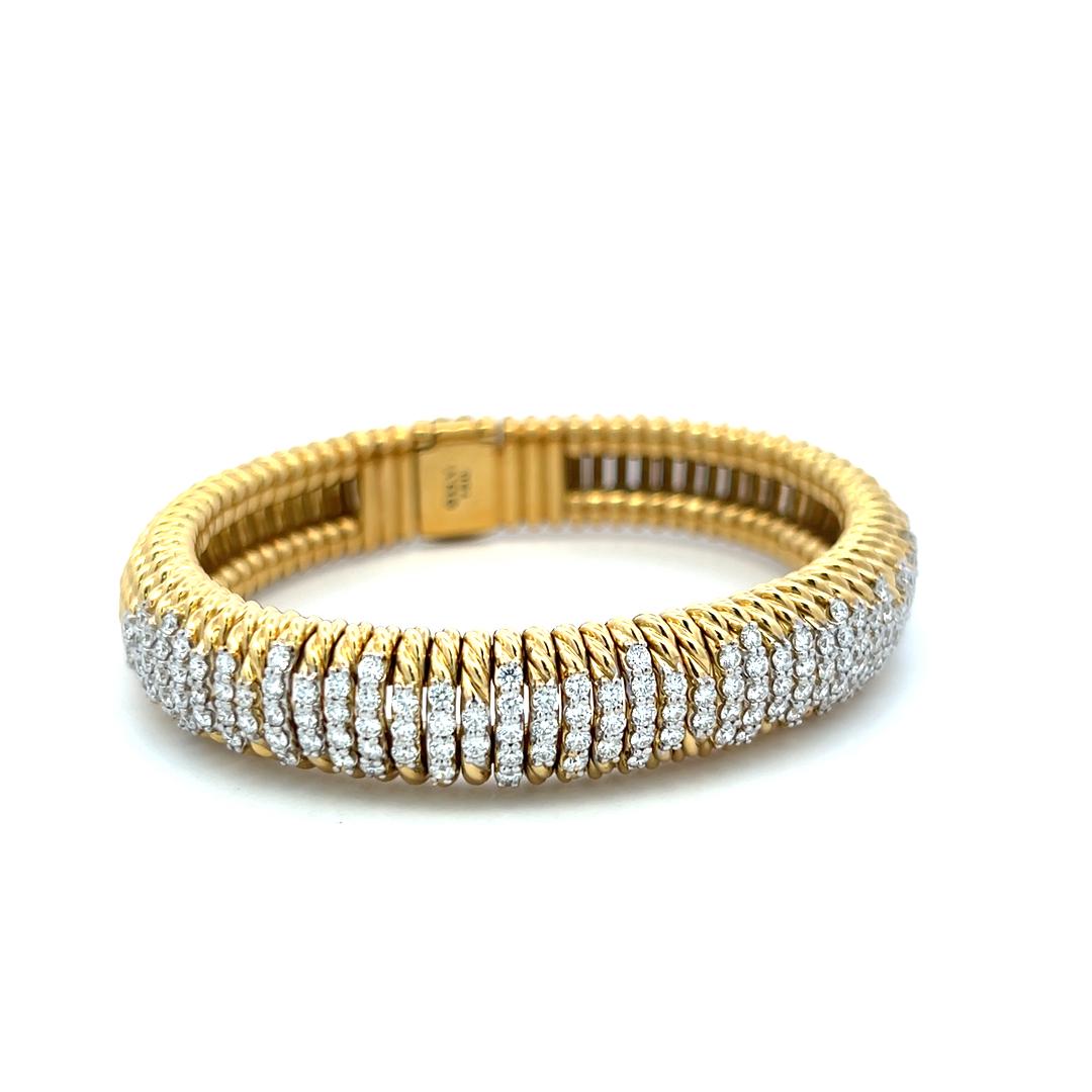 David Yurman 18K Yellow Gold Bangle Bracelet with 4.2ct Round G VS Diamonds