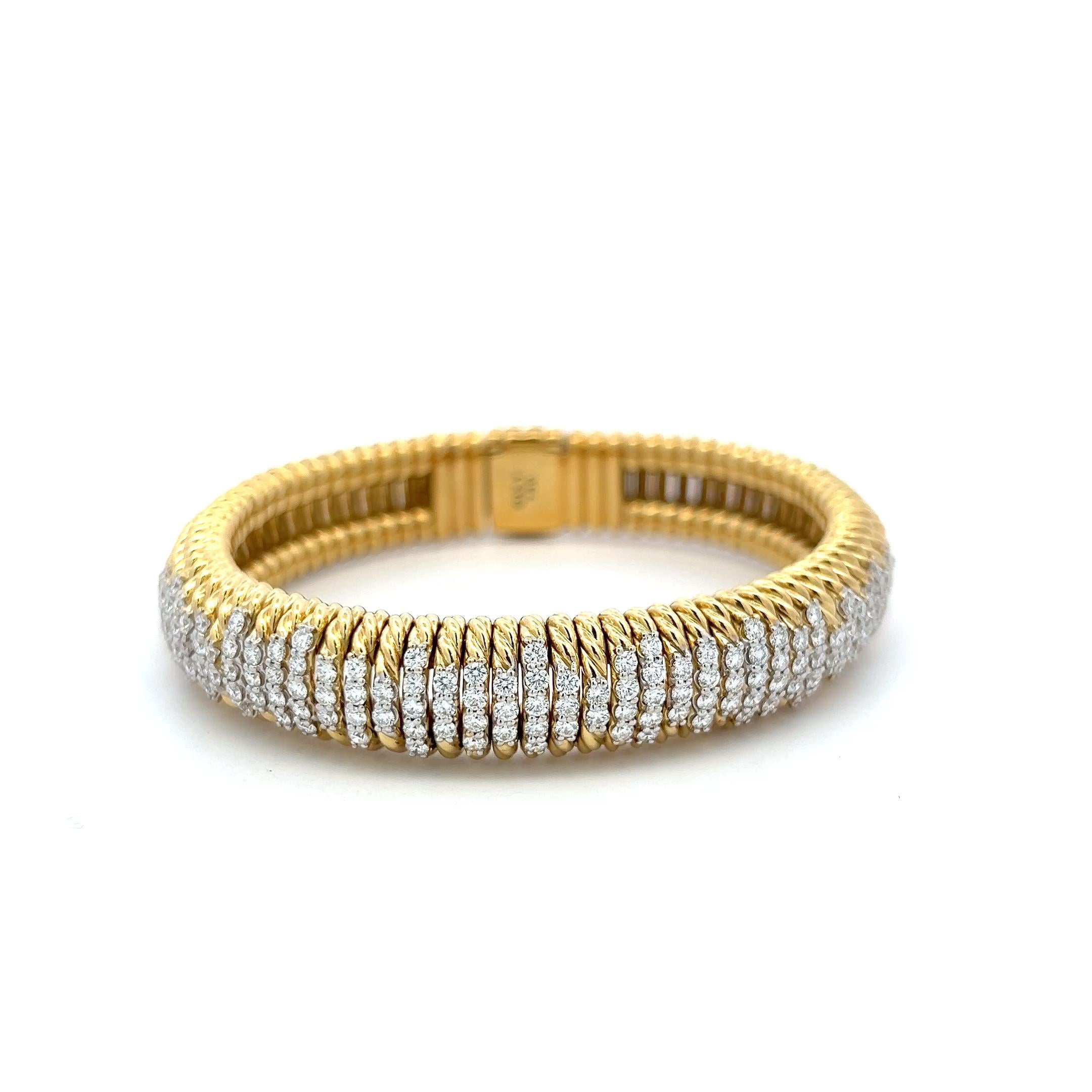 David Yurman 18K Yellow Gold Bangle Bracelet with 4.2ct Round G VS Diamonds
