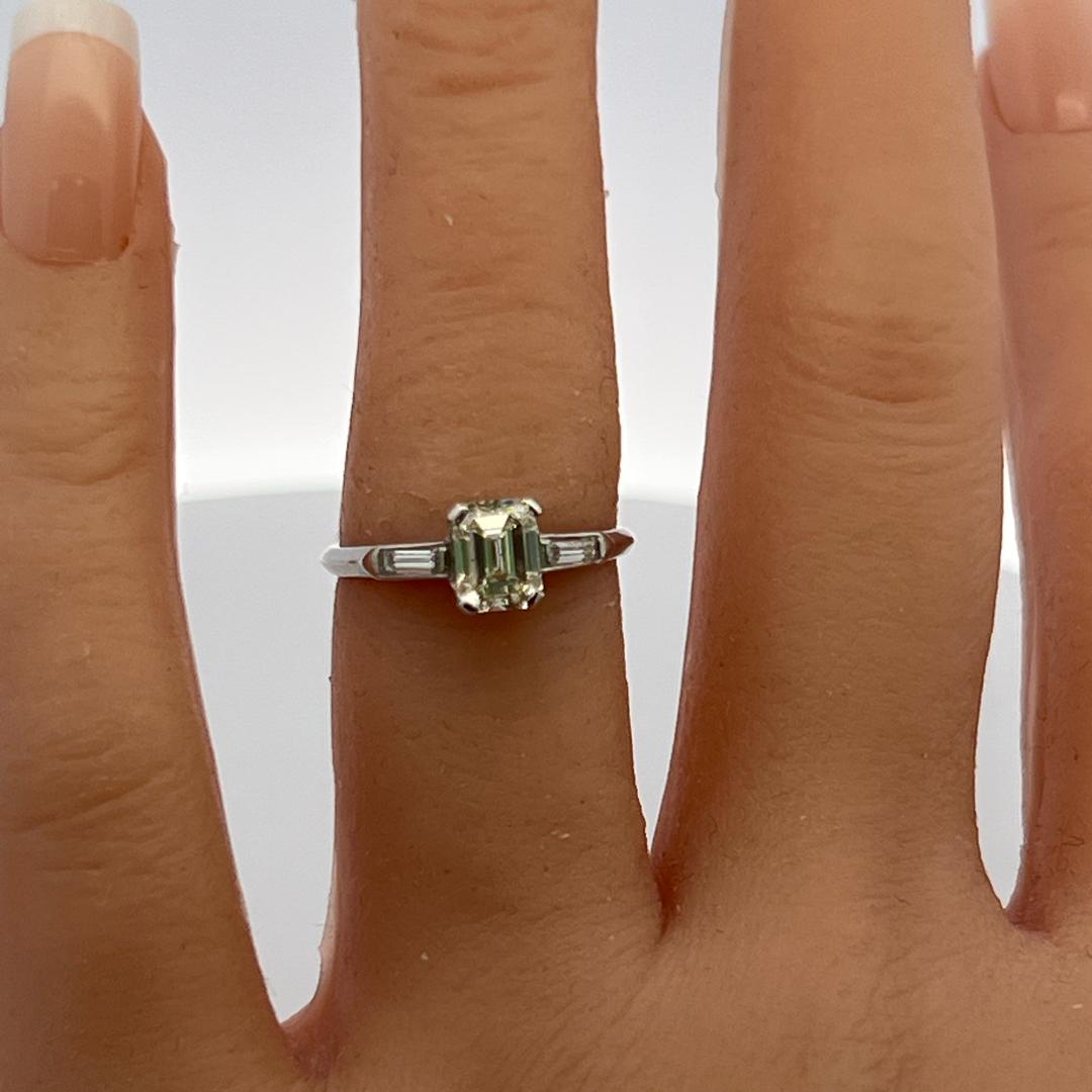 Platinum Art Deco Ring with 1 Carat Emerald & Baguette Shaped Diamonds N-SI1 GIA