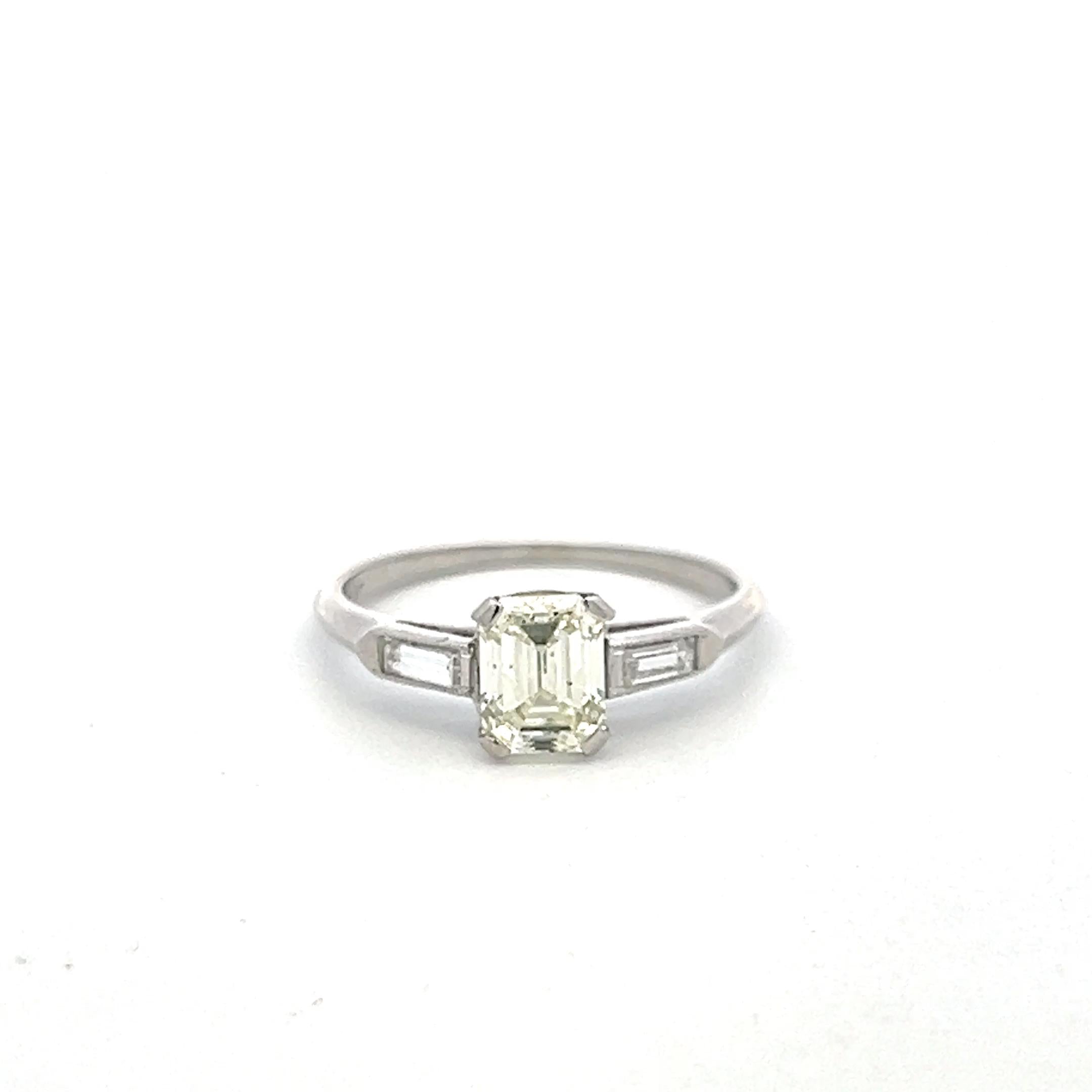 Platinum Art Deco Ring with 1 Carat Emerald & Baguette Shaped Diamonds N-SI1 GIA