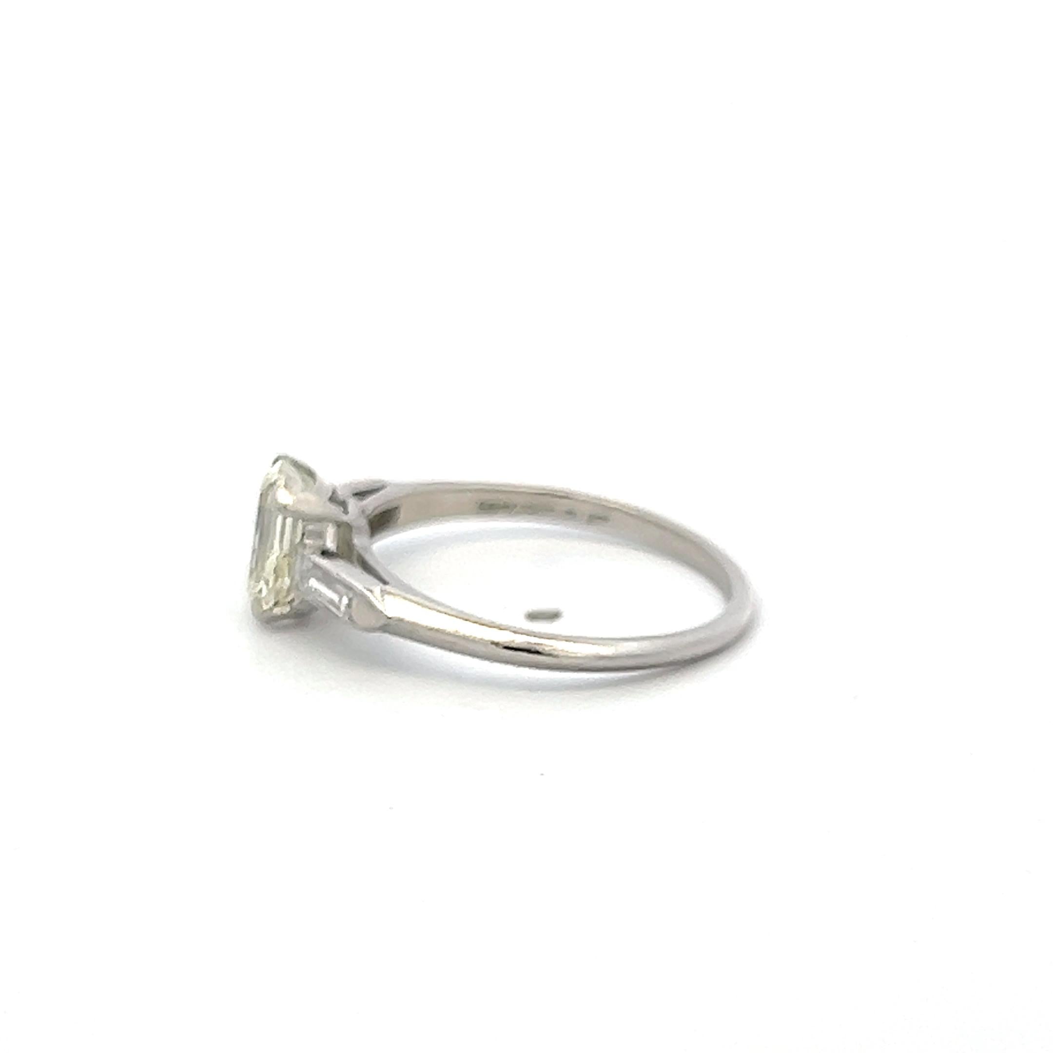 Platinum Art Deco Ring with 1 Carat Emerald & Baguette Shaped Diamonds N-SI1 GIA