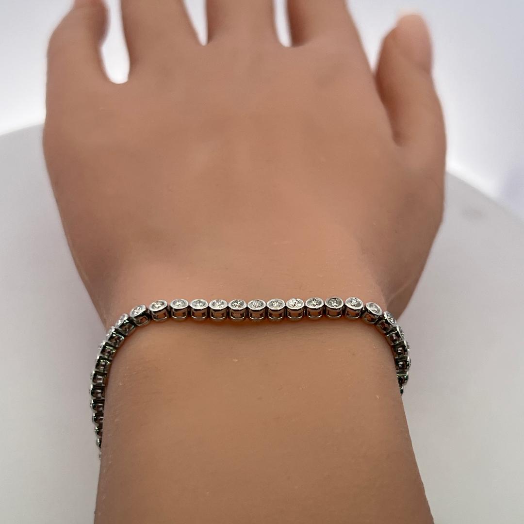 Vintage 14K White Gold Tennis Bracelet with 1.92 Carat Round Diamonds 9.51 Grams