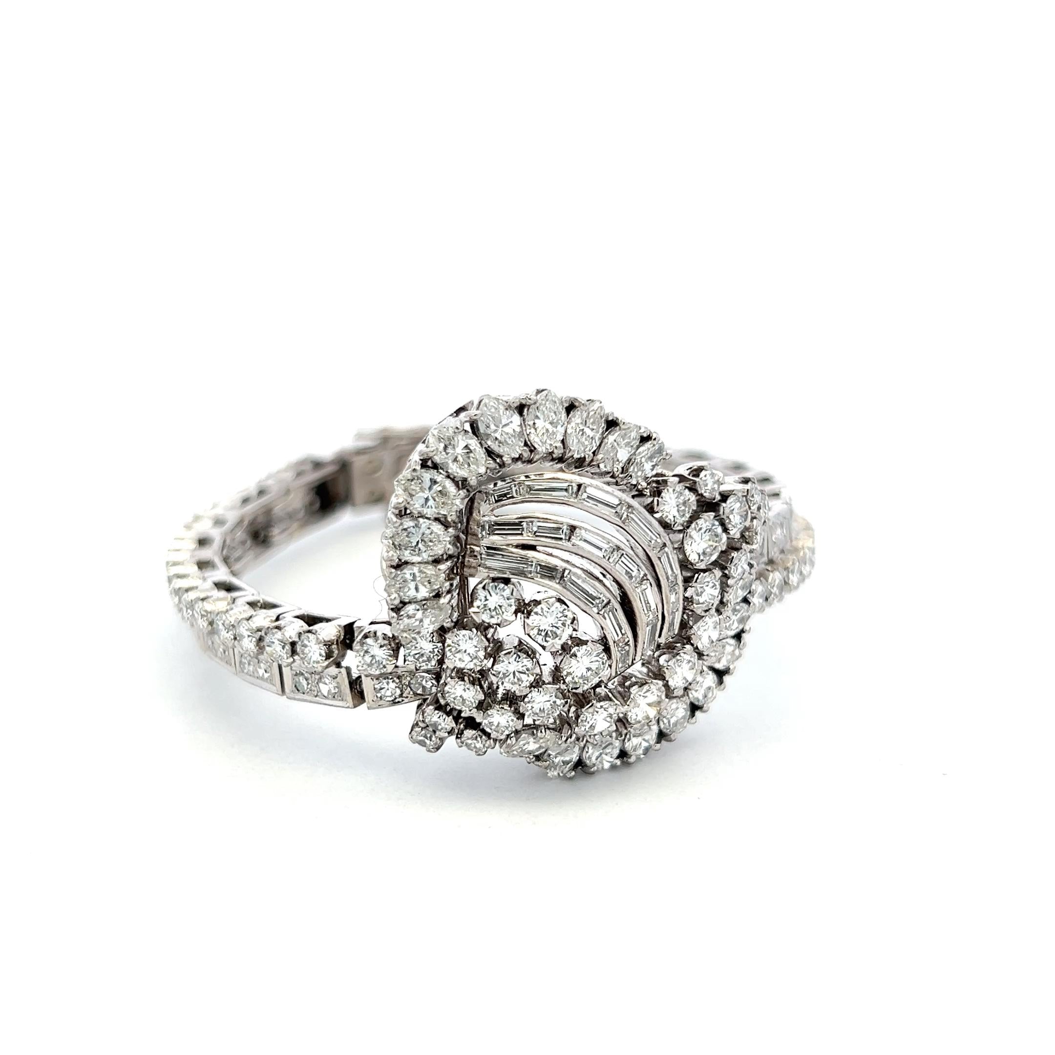 Vintage Platinum Art-Deco Bracelet with 6.48 Carat Mixed Shape I VS2 Diamonds