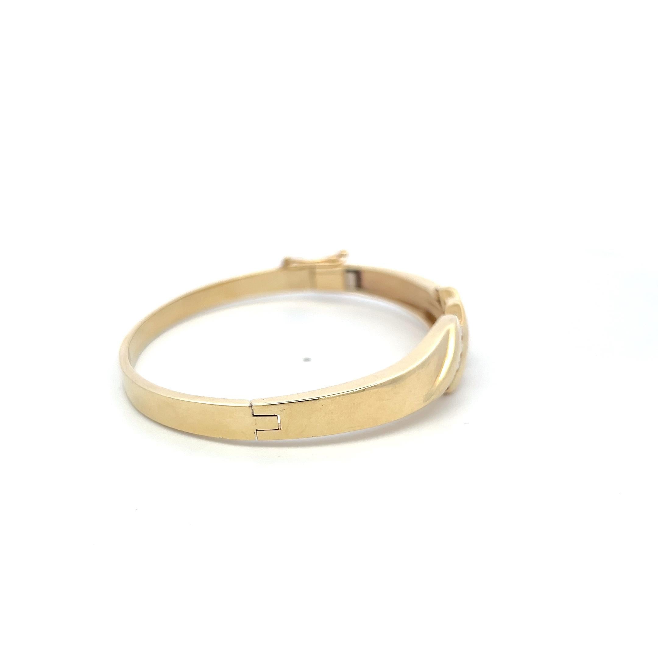 Vintage 14K Yellow Gold Bangle Bracelet with 1.4 Carat Round J I1 Diamonds
