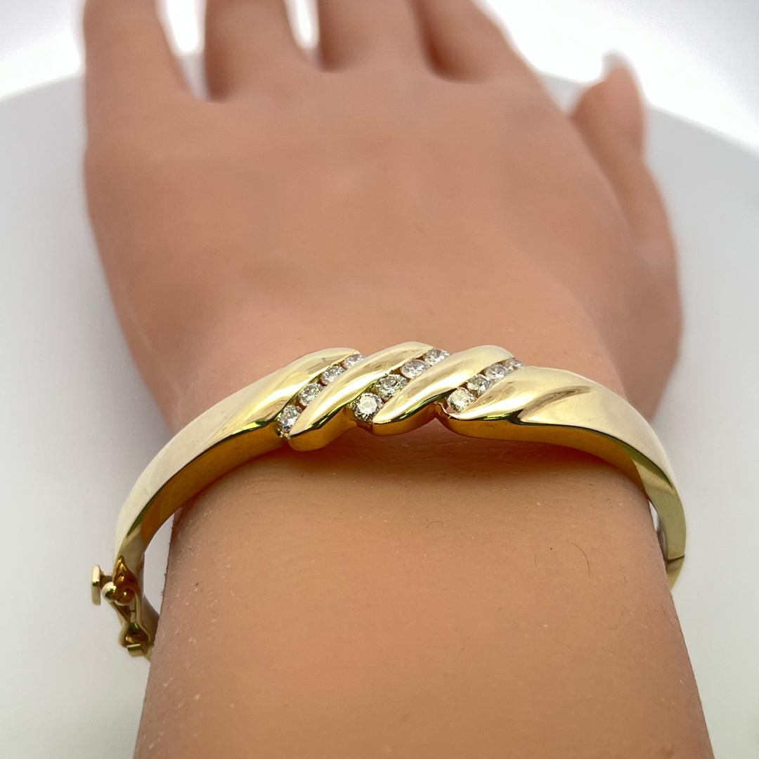 Vintage 14K Yellow Gold Bangle Bracelet with 1.4 Carat Round J I1 Diamonds