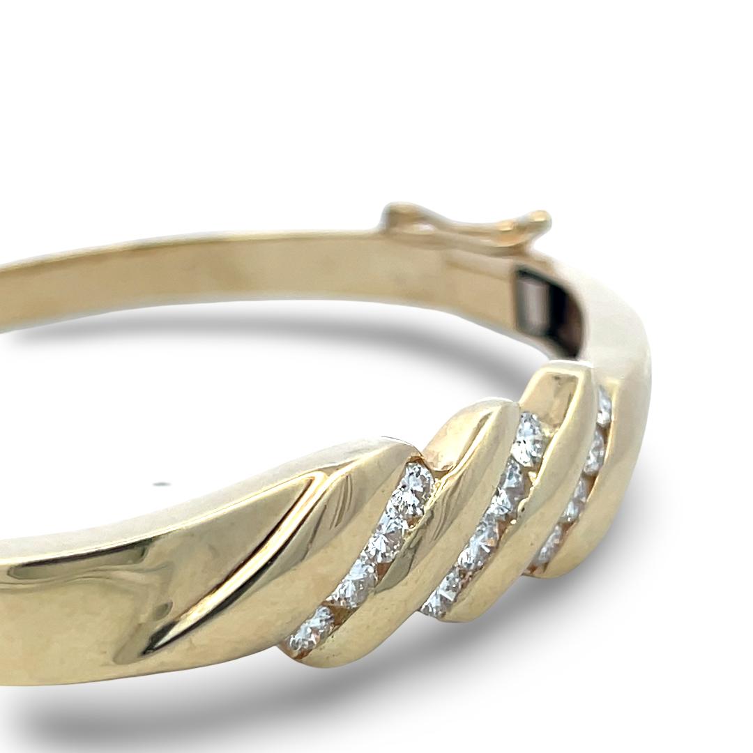 Vintage 14K Yellow Gold Bangle Bracelet with 1.4 Carat Round J I1 Diamonds