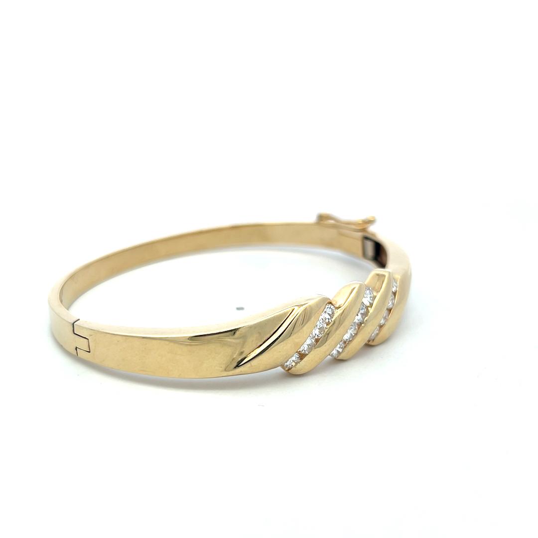 Vintage 14K Yellow Gold Bangle Bracelet with 1.4 Carat Round J I1 Diamonds