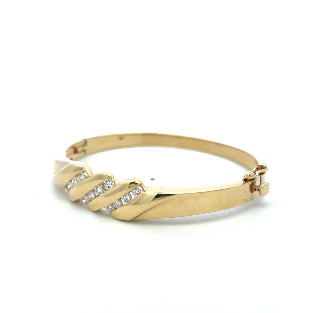 Vintage 14K Yellow Gold Bangle Bracelet with 1.4 Carat Round J I1 Diamonds