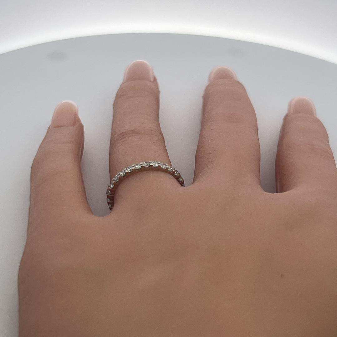 18K White Gold Eternity Band Ring with 0.95 Carat Round H SI Diamonds Size 6.5
