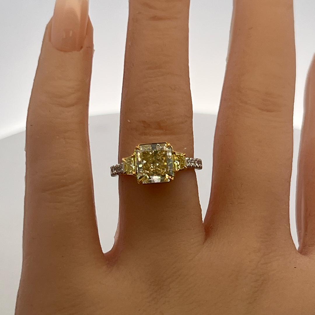 18K Two Tone Gold Engagement Ring 2.61ct Radiant & Mixed Cut Diamonds S VVS2 GIA