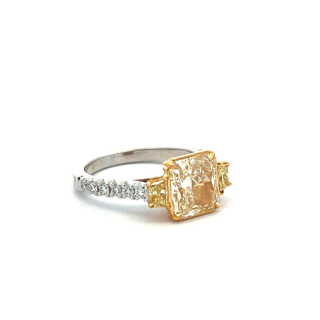 18K Two Tone Gold Engagement Ring 2.61ct Radiant & Mixed Cut Diamonds S VVS2 GIA