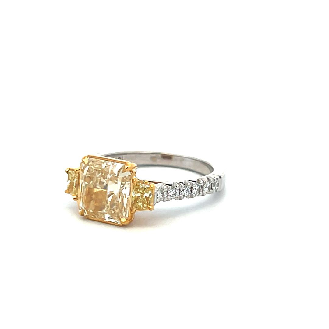 18K Two Tone Gold Engagement Ring 2.61ct Radiant & Mixed Cut Diamonds S VVS2 GIA