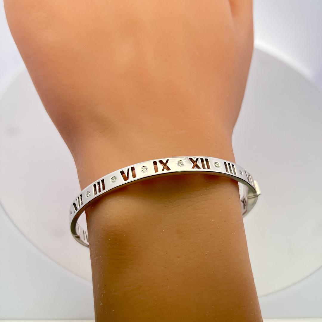 Tiffany & Co 18K White Gold Bangle Bracelet with 0.15 Carat Round F VS Diamonds