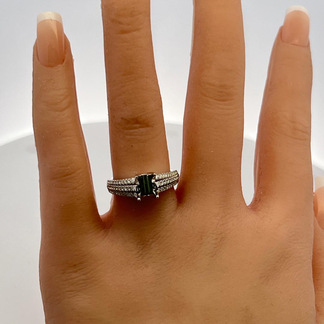14K White Gold Semi Mount Ring with 0.33ct Round Diamond Fits 5.6x4.2mm 0.75ct