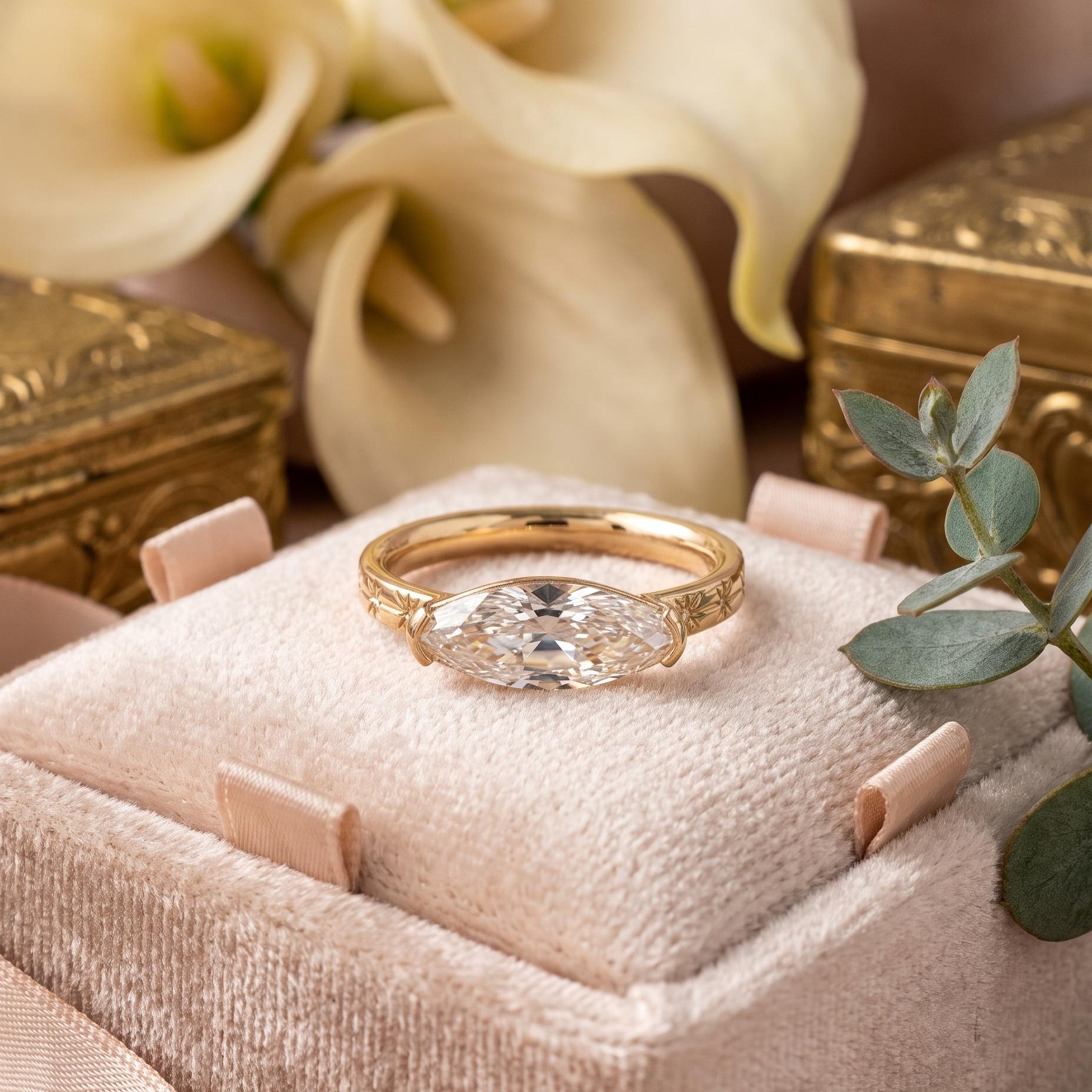 18K Yellow Gold Engagement Ring with 1.12ct Oval & Round Diamonds G VS1 GIA