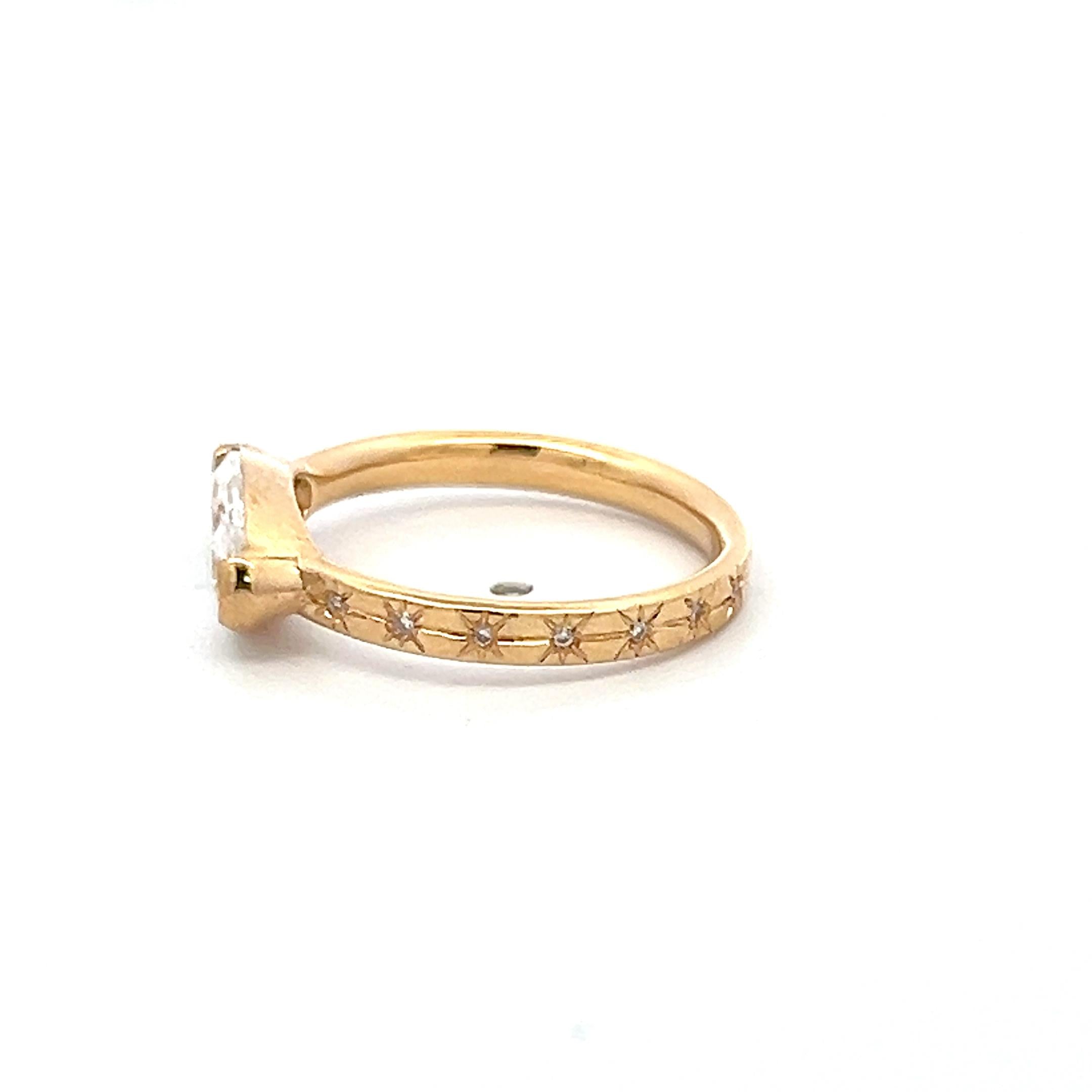 18K Yellow Gold Engagement Ring with 1.12ct Oval & Round Diamonds G VS1 GIA