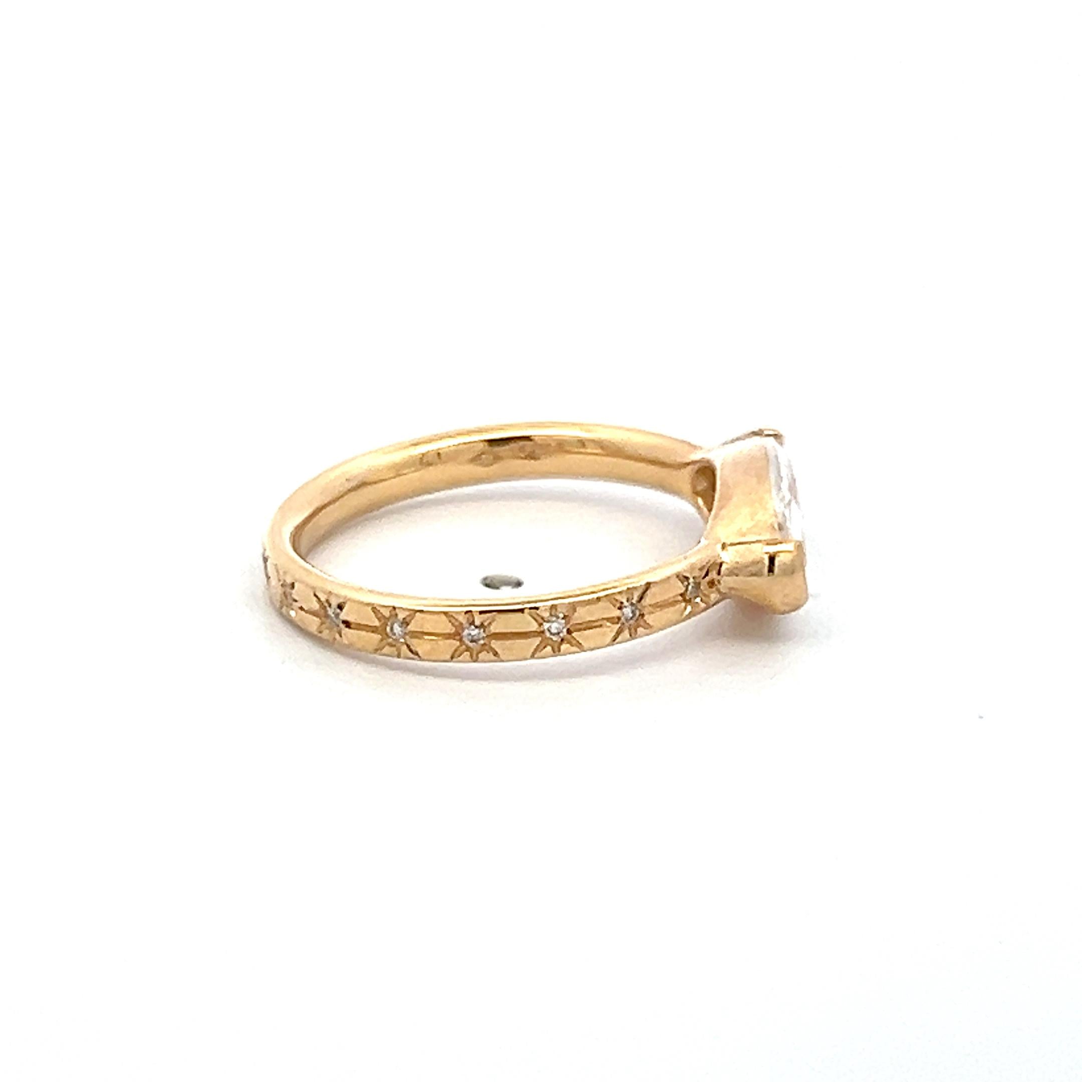 18K Yellow Gold Engagement Ring with 1.12ct Oval & Round Diamonds G VS1 GIA