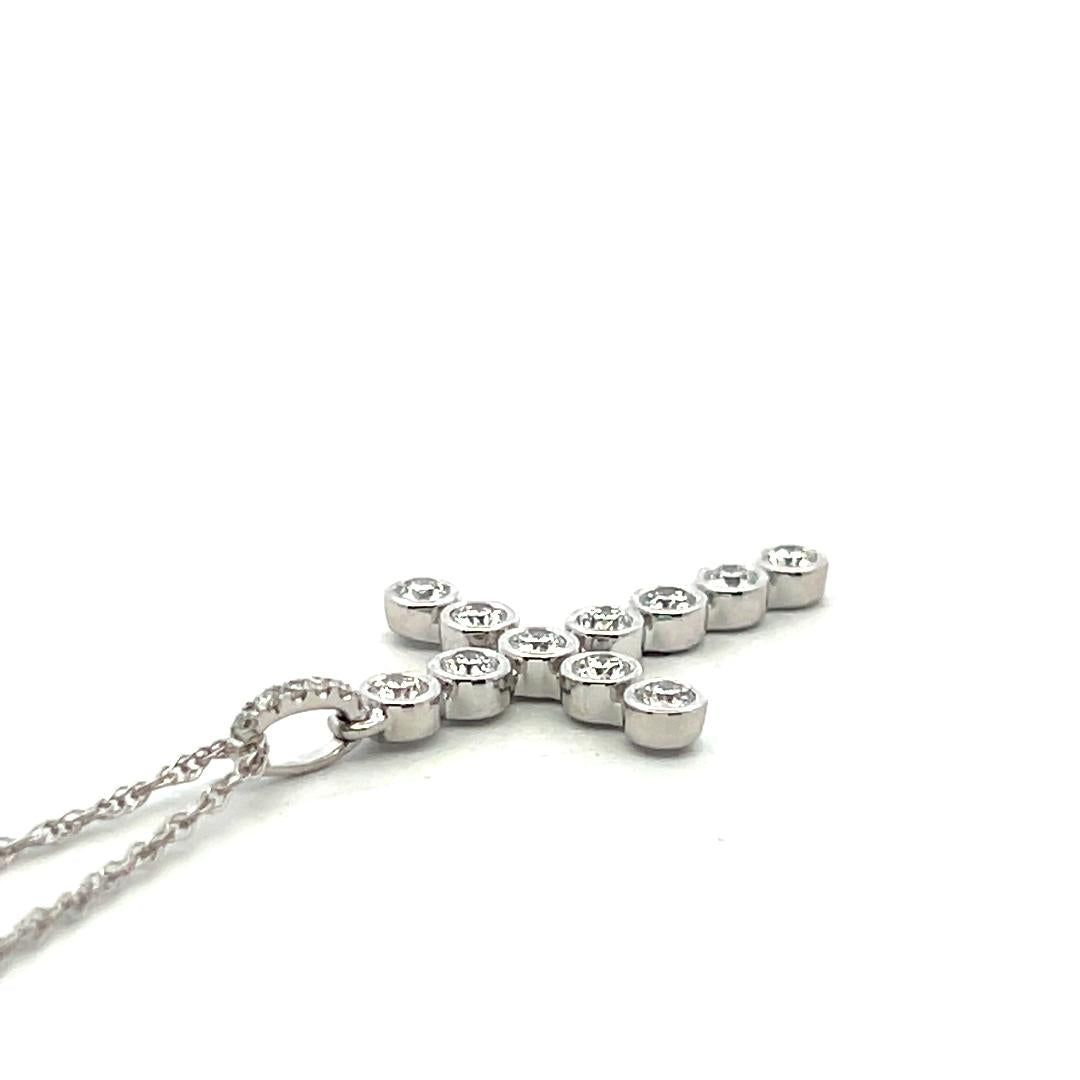 14K White Gold Cross Pendant Necklace 0.62 Carat Round G VS Diamonds 18 Inch