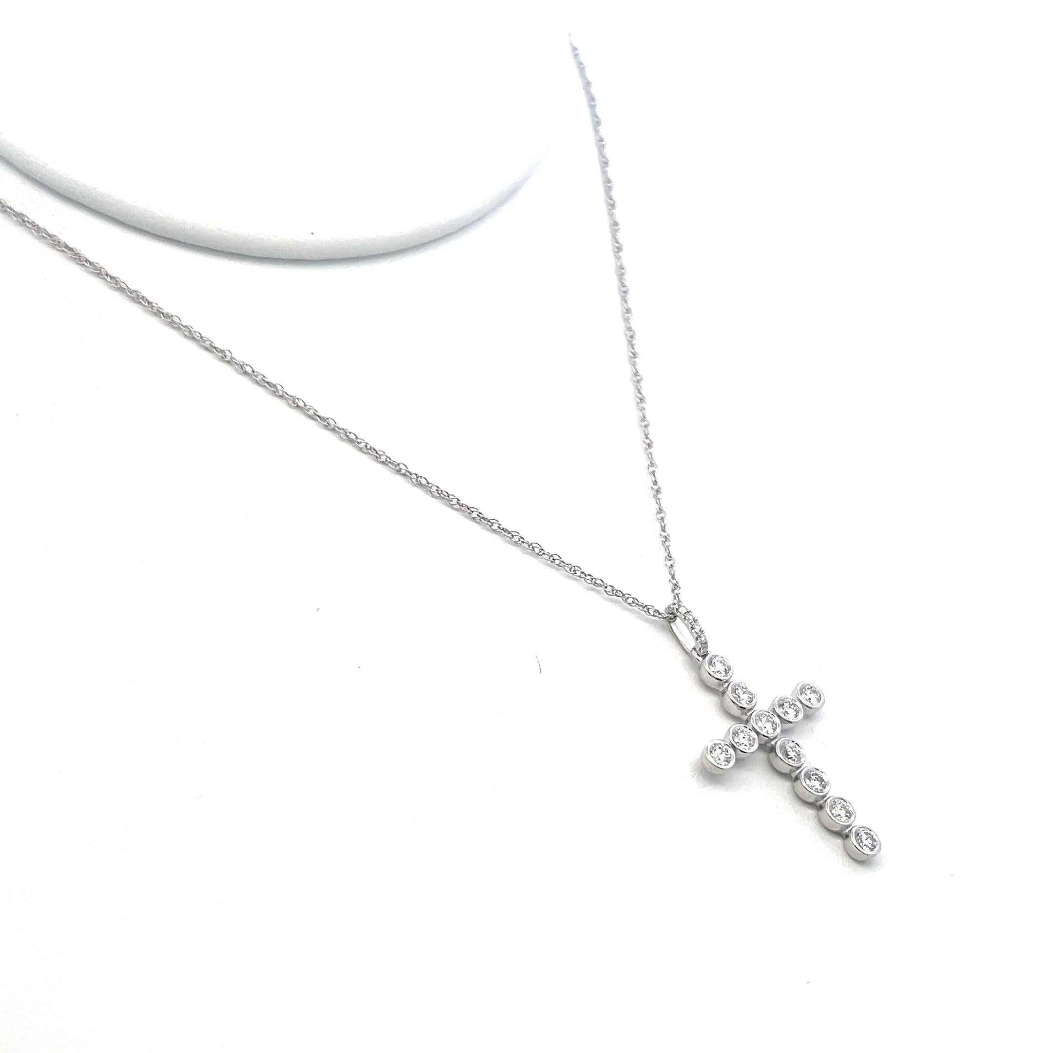 14K White Gold Cross Pendant Necklace 0.62 Carat Round G VS Diamonds 18 Inch