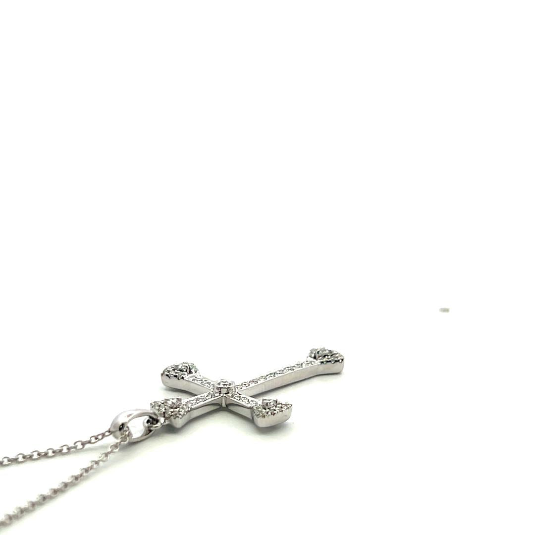 14K White Gold Cross Pendant Neckalce with 0.25 Carat Round G VS Diamonds 18in
