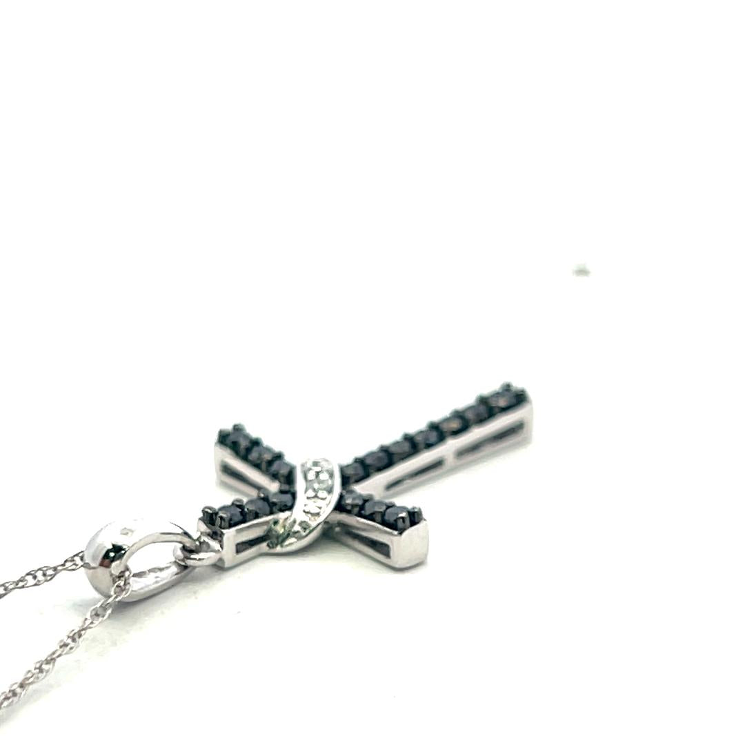 14K White Gold Cross Pendant Necklace with 0.24 Carat Round G VS Diamonds