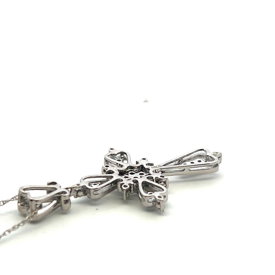 14K White Gold Cross Pendant Necklace 0.33 Carat Round G VS Diamonds 18 Inch