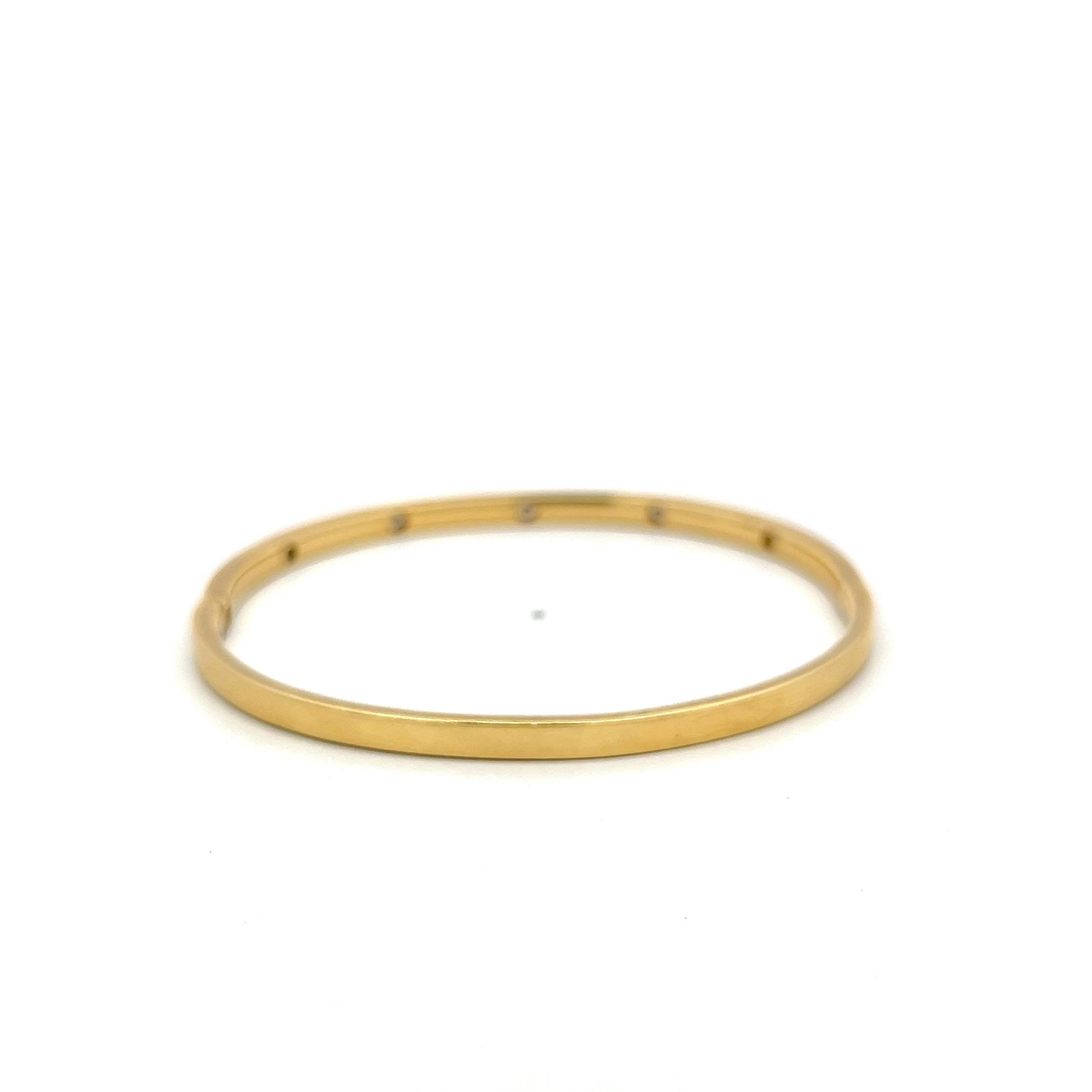 18K Yellow Gold Bangle Bracelet with 0.29 Carat Round I SI Diamonds