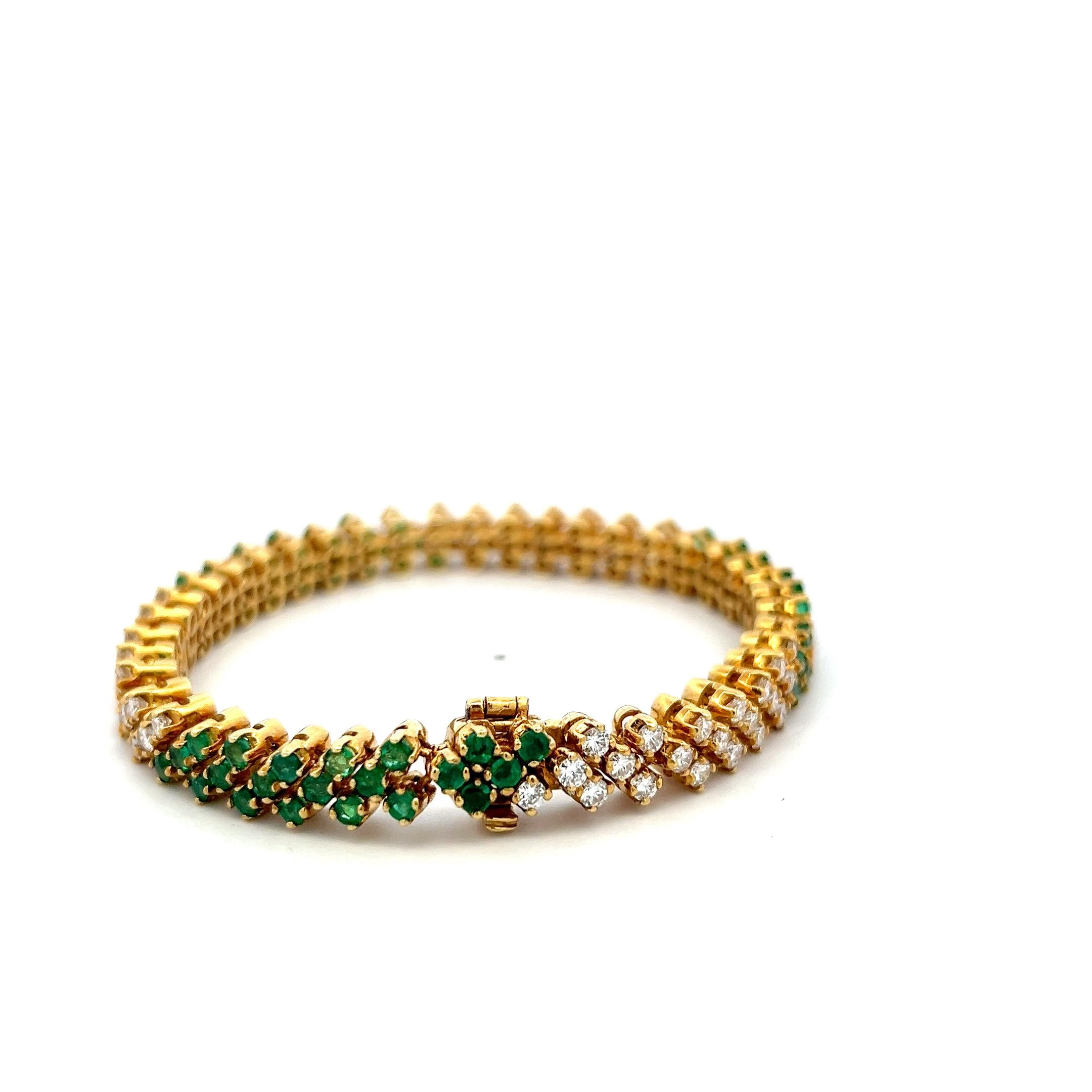 18K Yellow Gold Link Bracelet with 3.15ct Round Diamonds and 3.15ct Emeralds