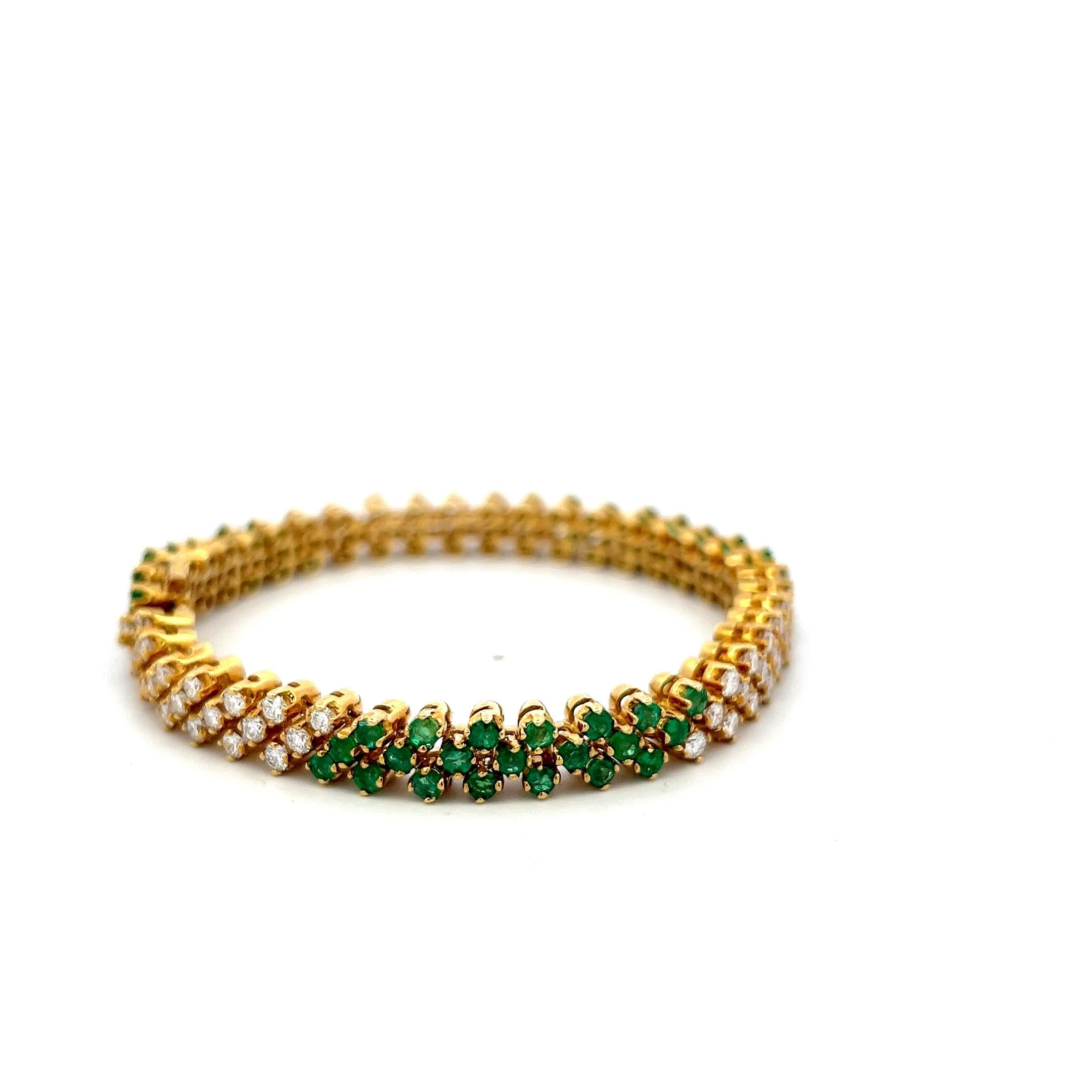 18K Yellow Gold Link Bracelet with 3.15ct Round Diamonds and 3.15ct Emeralds