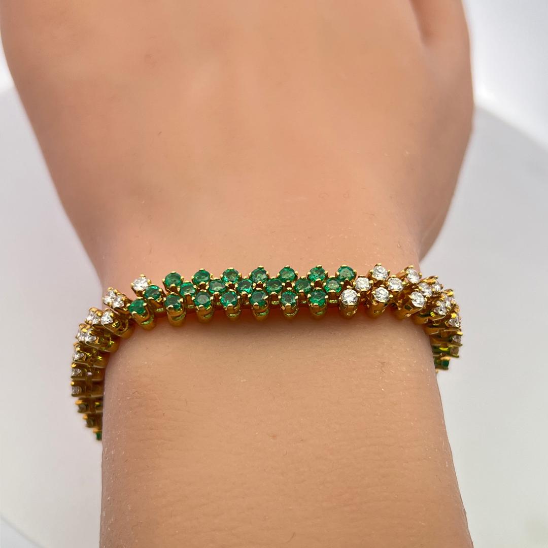 18K Yellow Gold Link Bracelet with 3.15ct Round Diamonds and 3.15ct Emeralds