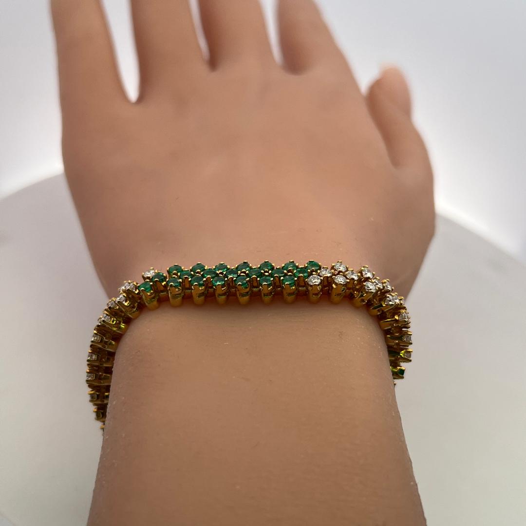 18K Yellow Gold Link Bracelet with 3.15ct Round Diamonds and 3.15ct Emeralds
