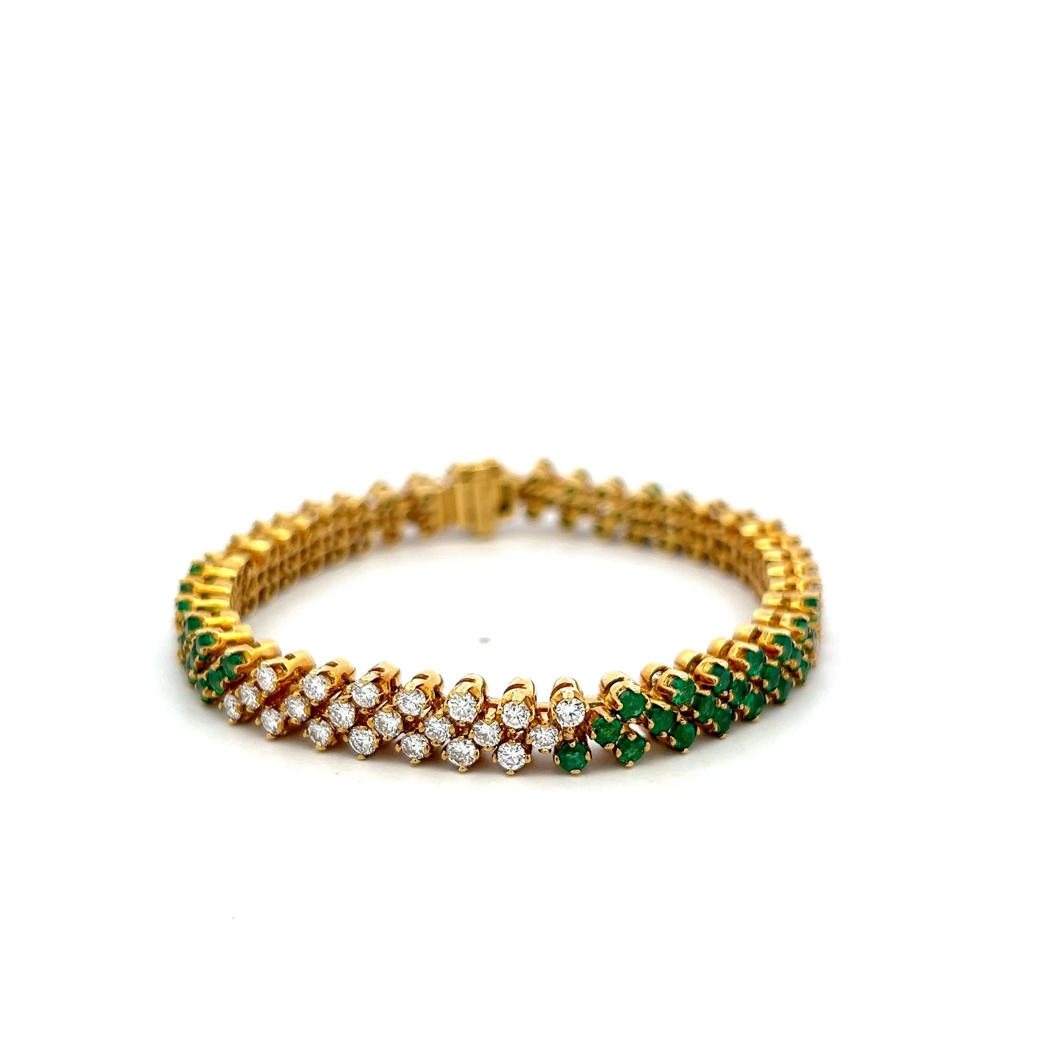 18K Yellow Gold Link Bracelet with 3.15ct Round Diamonds and 3.15ct Emeralds