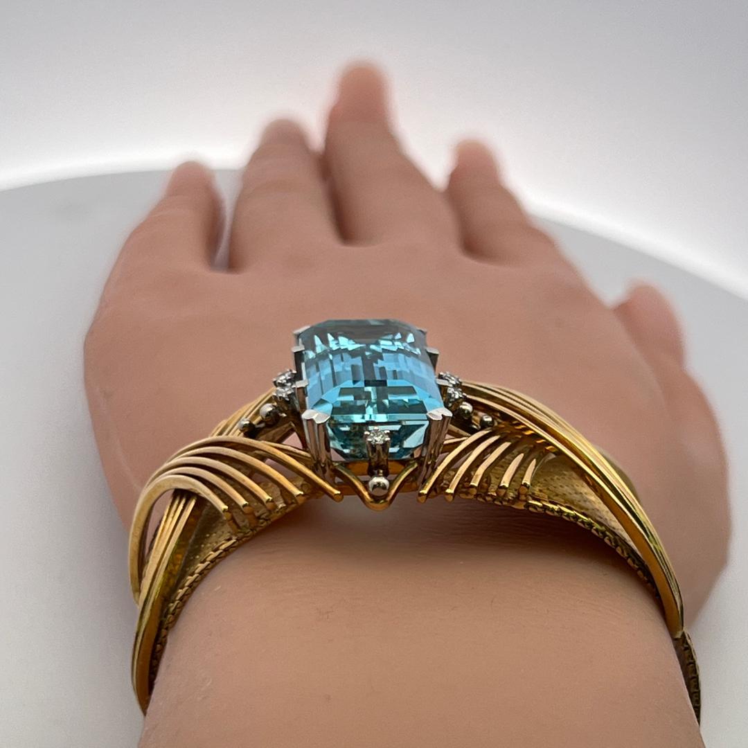 Vintage 0.18 Ct. Diamond Art-Deco 18K YG Bracelet with 24.9*13.3 MM Aquamarine