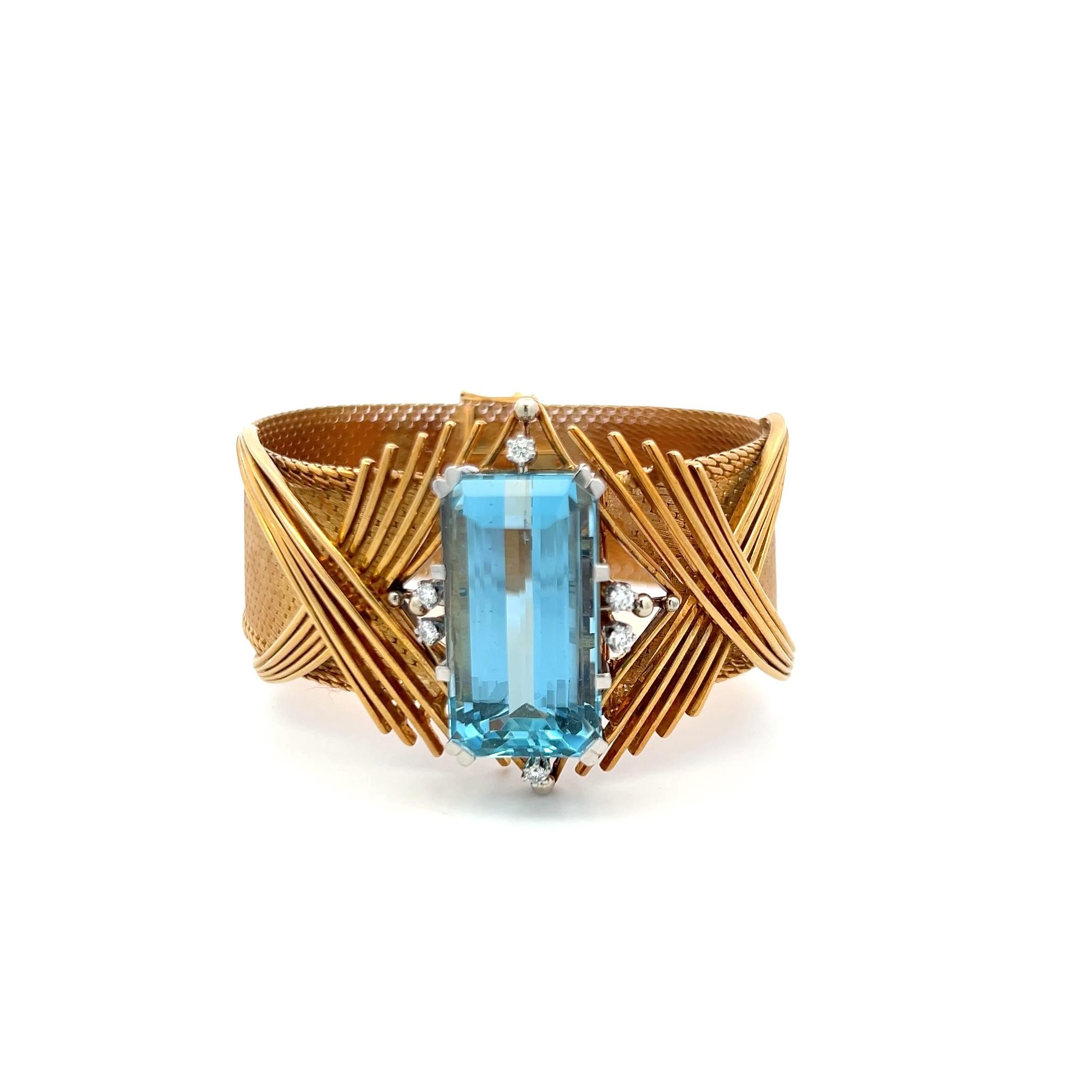 Vintage 0.18 Ct. Diamond Art-Deco 18K YG Bracelet with 24.9*13.3 MM Aquamarine