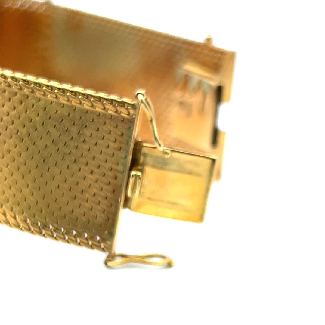 Vintage 0.18 Ct. Diamond Art-Deco 18K YG Bracelet with 24.9*13.3 MM Aquamarine