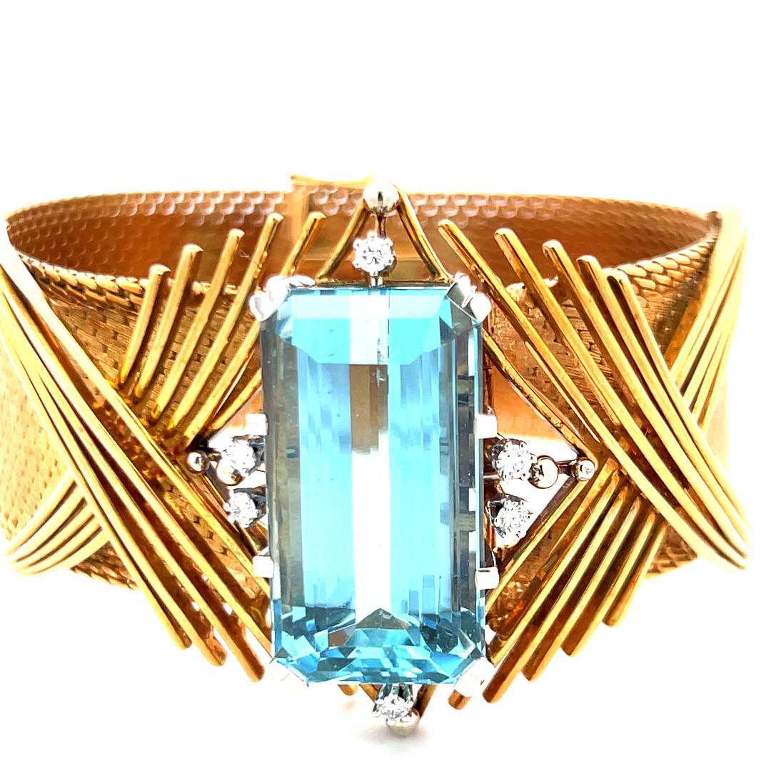 Vintage 0.18 Ct. Diamond Art-Deco 18K YG Bracelet with 24.9*13.3 MM Aquamarine