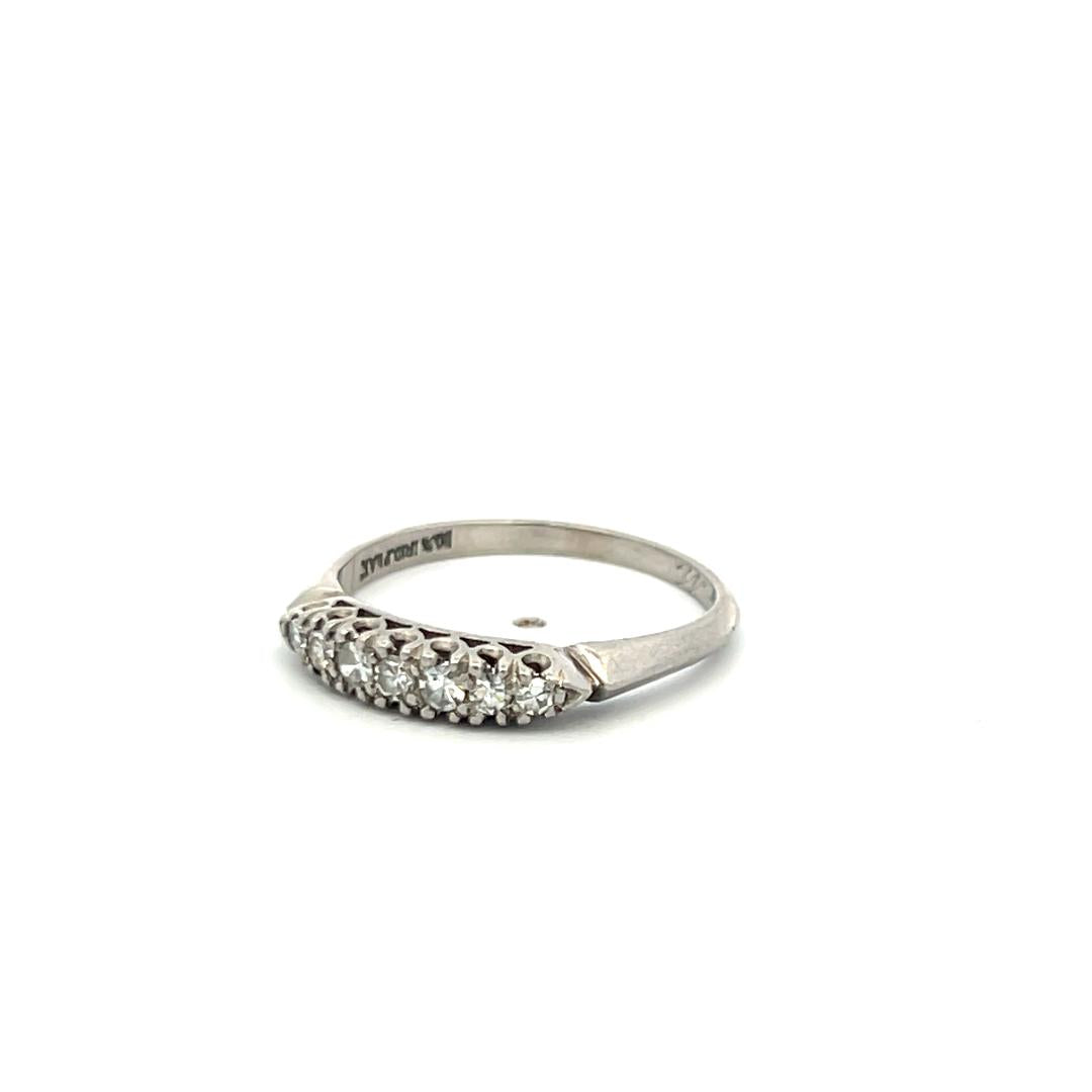 Vintage Platinum Band Ring with 0.9 Carat I-SI Round Diamonds Size 6.5