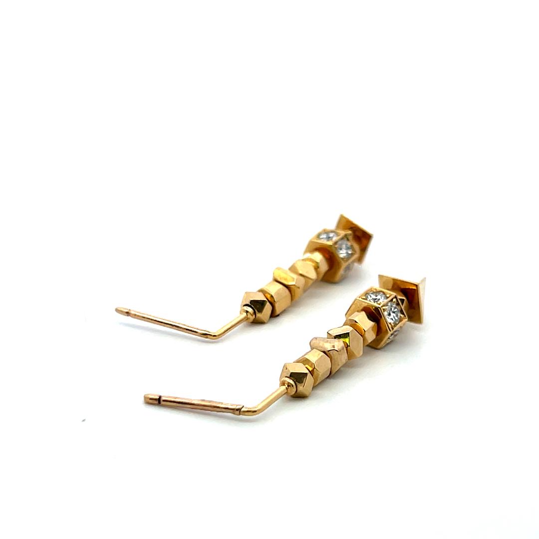 Vintage 18K Yellow Gold Dangling Earrings with 0.7 Carat Round G VS Diamonds