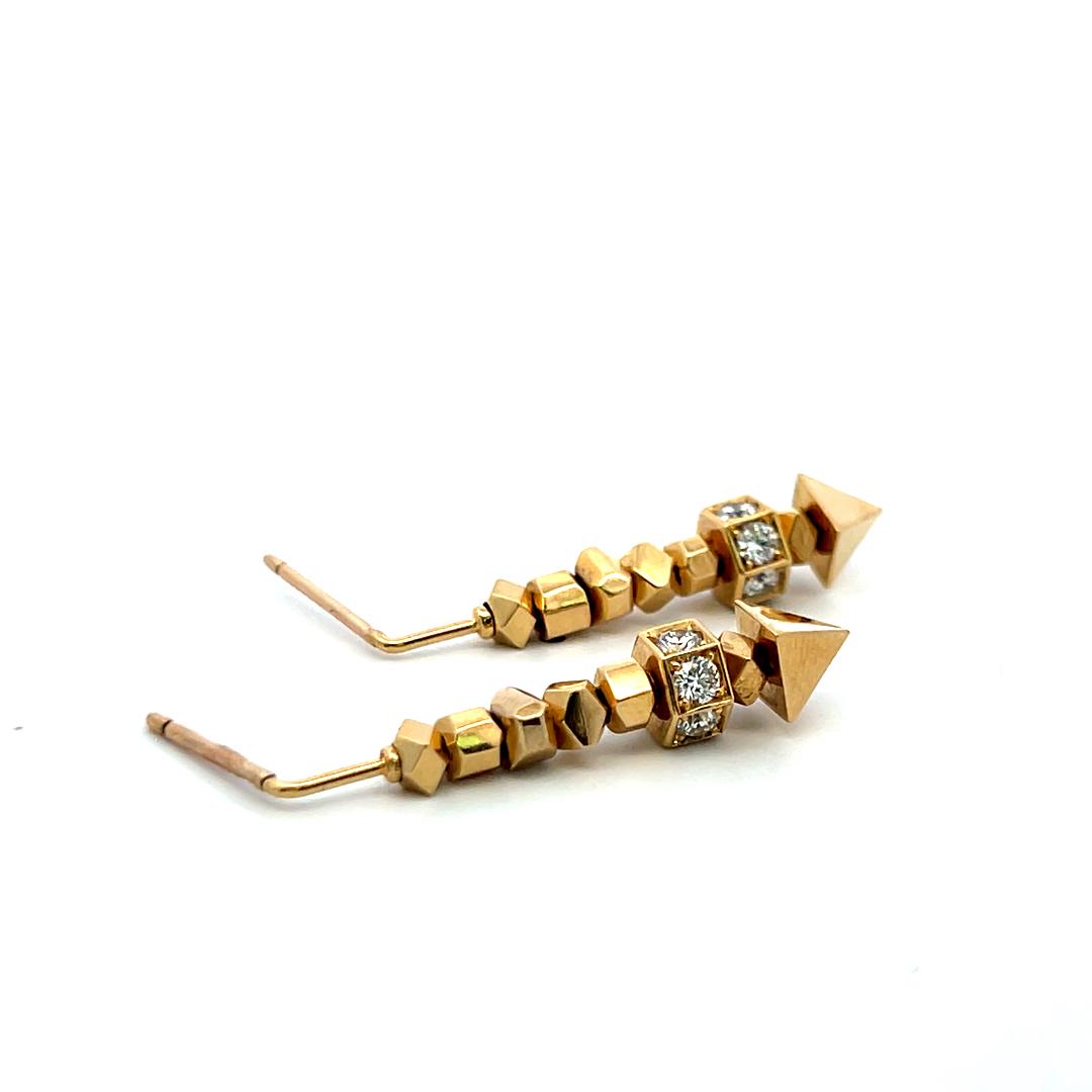 Vintage 18K Yellow Gold Dangling Earrings with 0.7 Carat Round G VS Diamonds