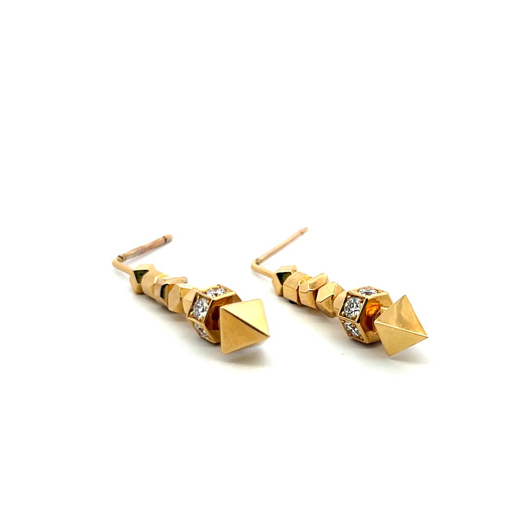 Vintage 18K Yellow Gold Dangling Earrings with 0.7 Carat Round G VS Diamonds