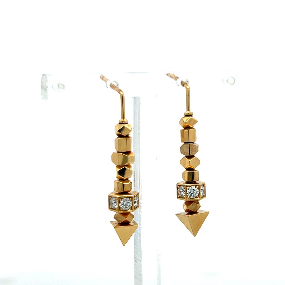 Vintage 18K Yellow Gold Dangling Earrings with 0.7 Carat Round G VS Diamonds