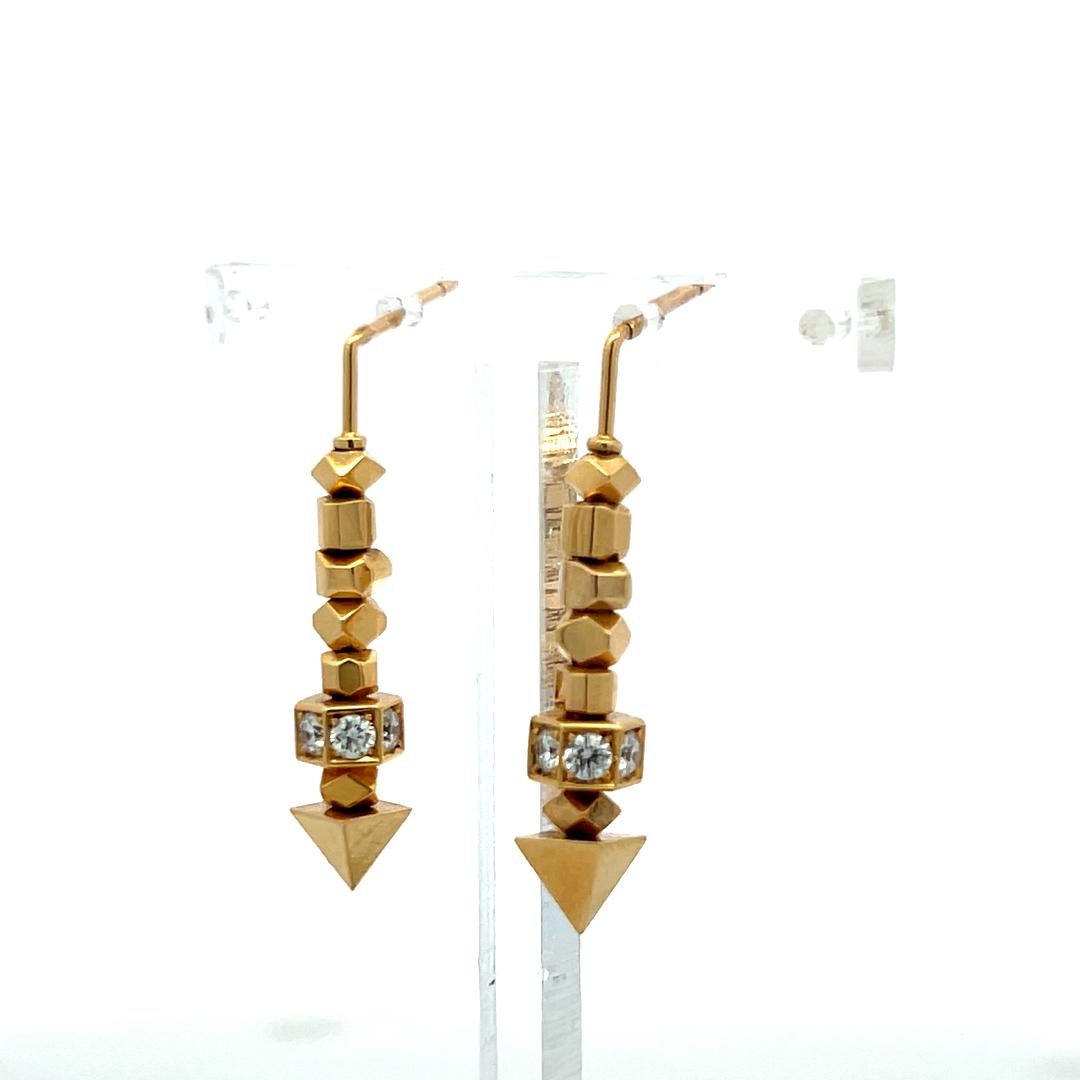 Vintage 18K Yellow Gold Dangling Earrings with 0.7 Carat Round G VS Diamonds
