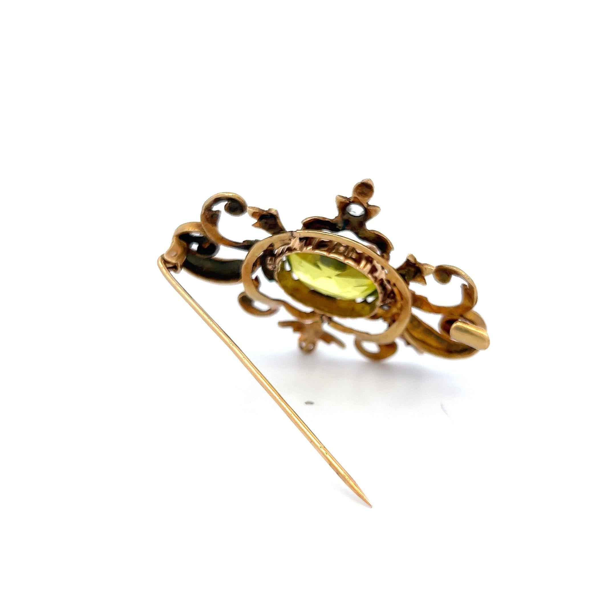 Vintage 18K Yellow Gold Pin Brooch with 0.4 Carat Diamonds 15 Carat Oval Peridot