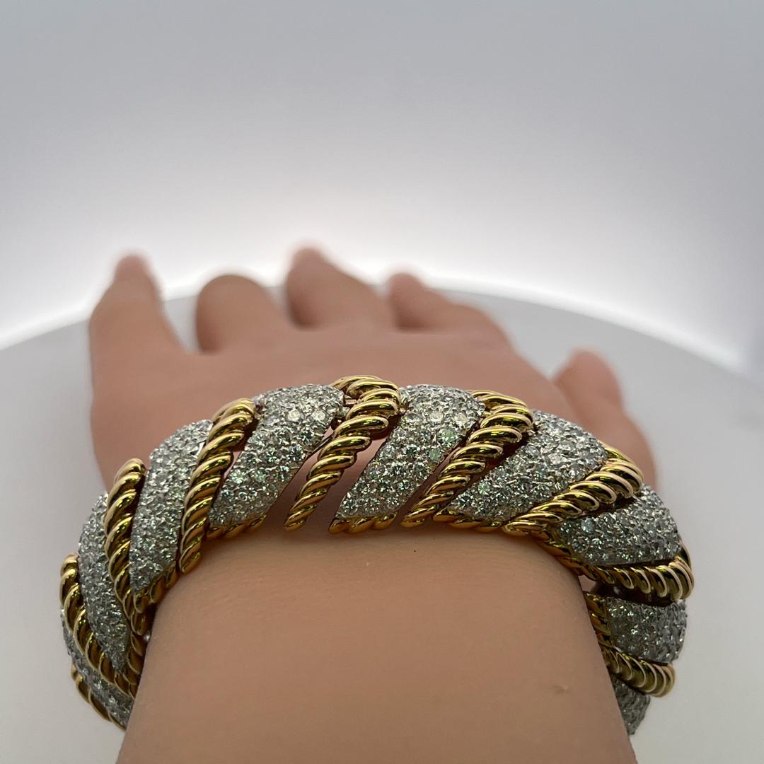 David Webb 18K Yellow Gold Link Bracelet with 27 Carat Round F VS Diamonds