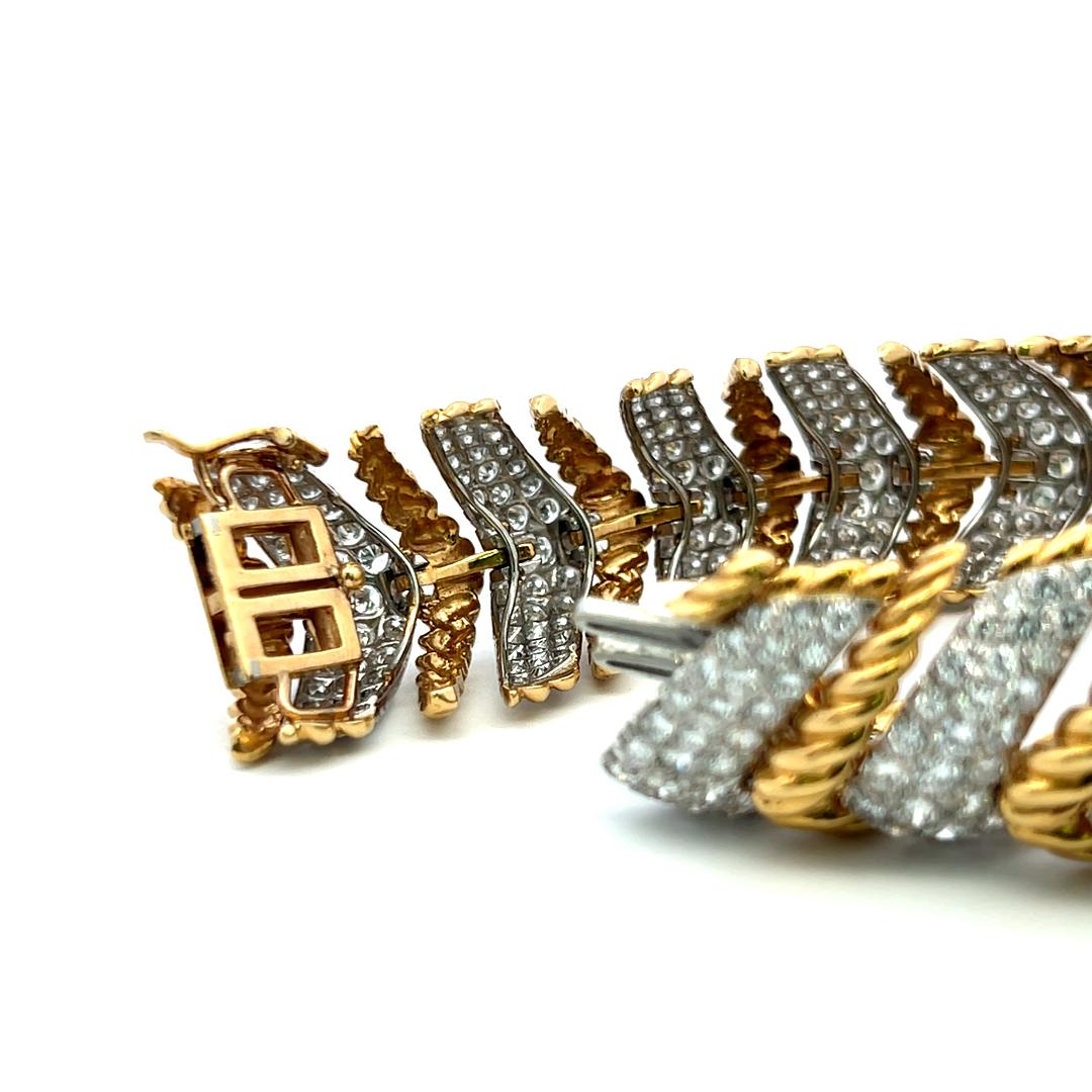 David Webb 18K Yellow Gold Link Bracelet with 27 Carat Round F VS Diamonds
