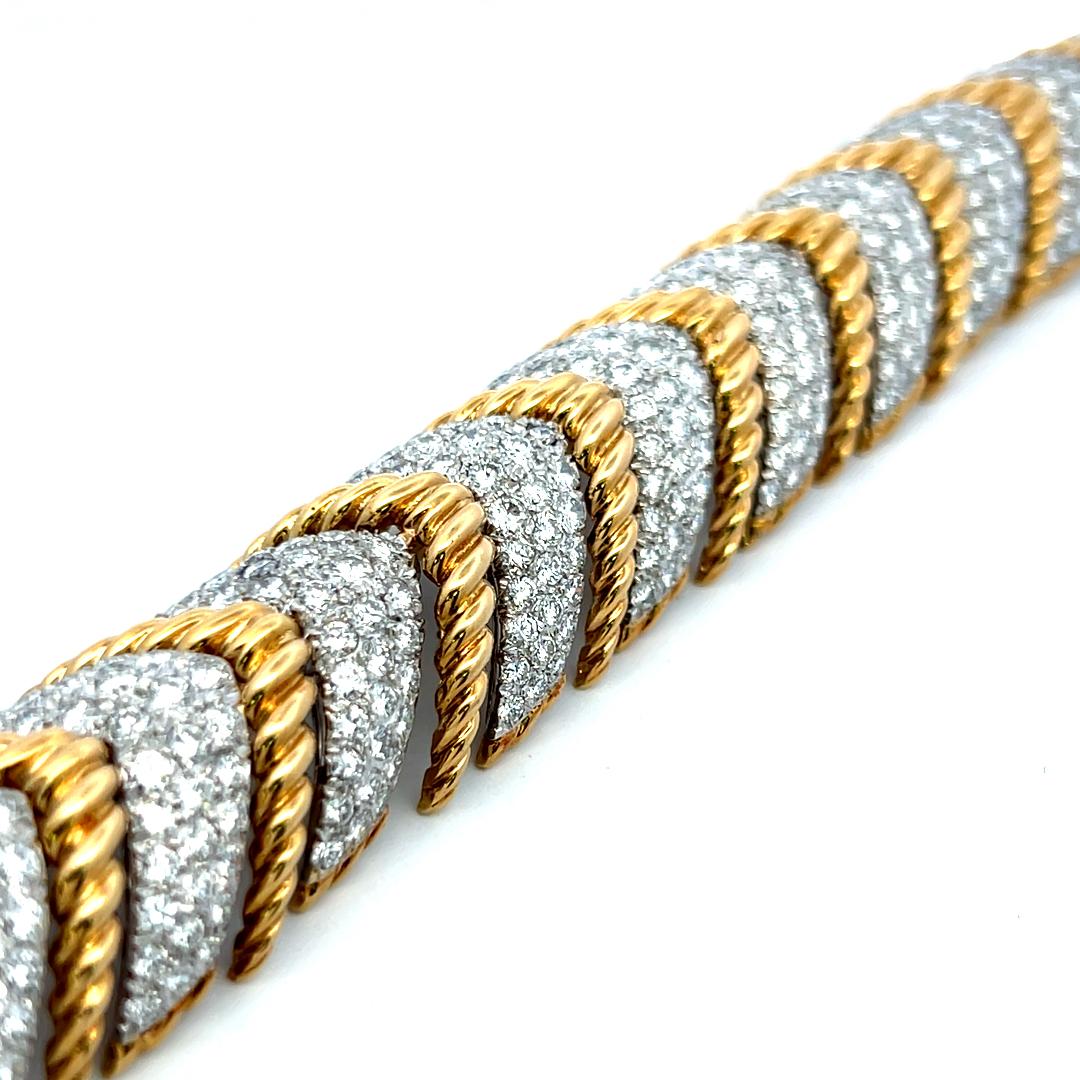 David Webb 18K Yellow Gold Link Bracelet with 27 Carat Round F VS Diamonds
